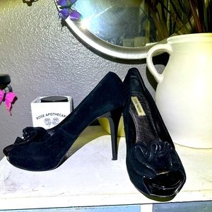 Steve Madden Black suede platform peep toe stiletto w/ ruffle floral toe detail